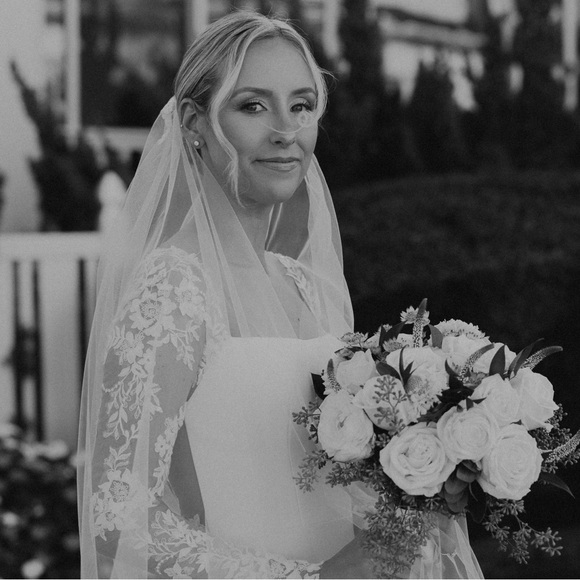 Meet your Posher, Nicole - Picture 1 of 1